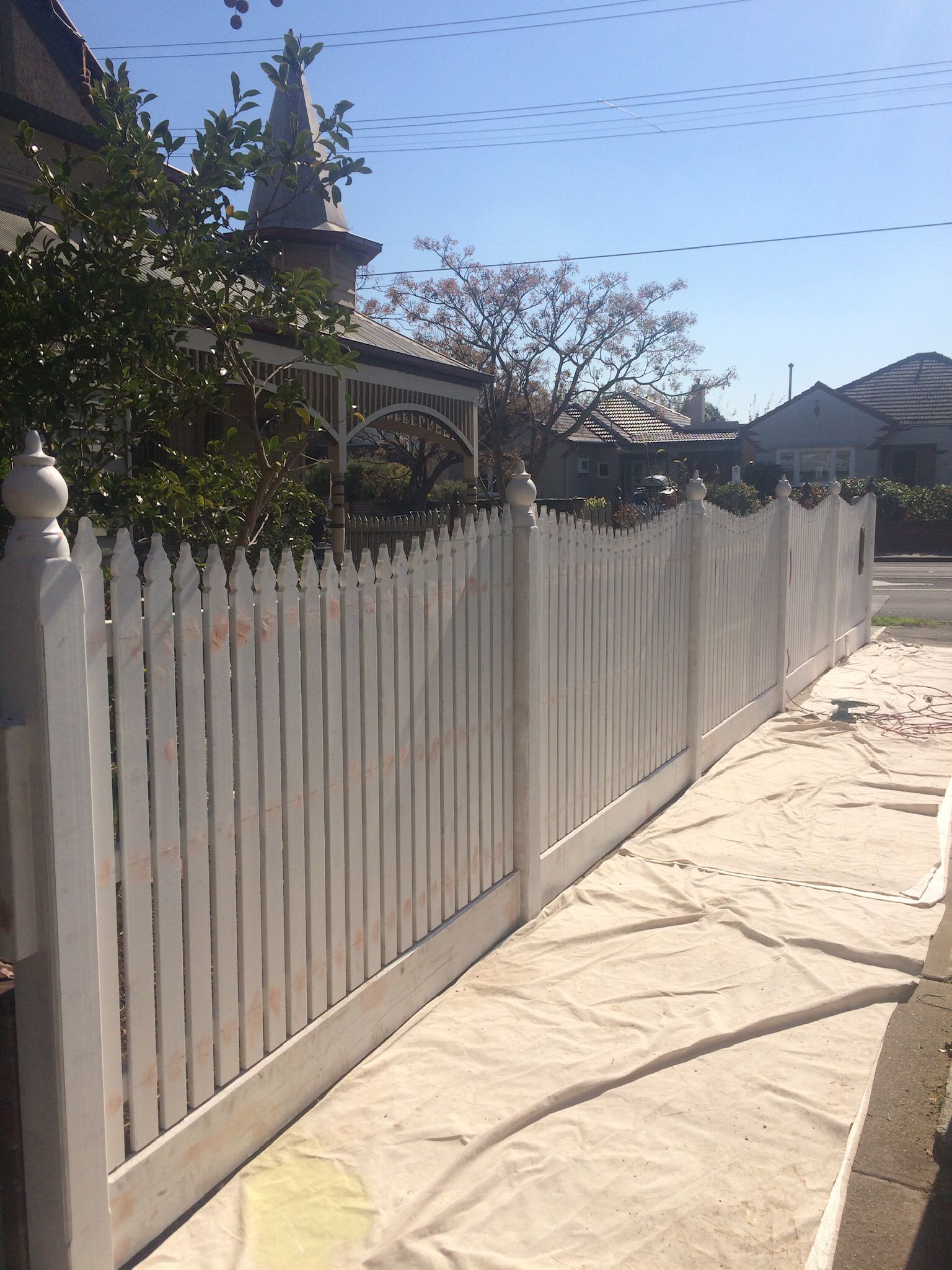 Exterior Fences                                                                                                                                        <p>BEFORE:&nbsp;</p>

<p><img alt="" src="/Images/20220122-2301-Project-Item-82a75c8b-f42b-4942-bf00-1ff579441a3c.jpg" style="height:400px; width:300px" /></p>

<p>AFTER:&nbsp;</p>

<p><img alt="" src="/Images/20220122-2301-Project-Item-47105ccb-0bc7-42bc-b7e8-08f3b784833b.jpg" style="height:400px; width:300px" /><img alt="" src="/Images/20220122-2301-Project-Item-37f7db35-cb37-4151-a59f-d32125116e5e.jpg" style="height:400px; width:300px" /></p>
